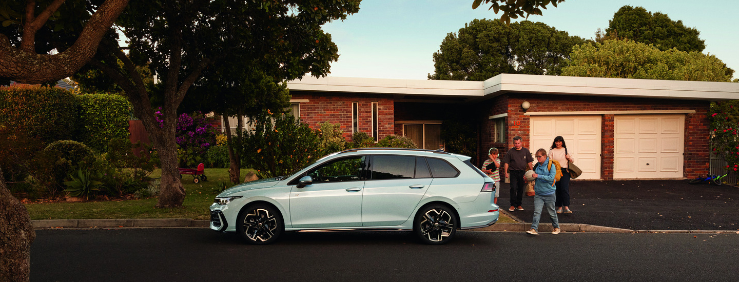 Familj är på väg mot sin Nya Golf Sportscombi
