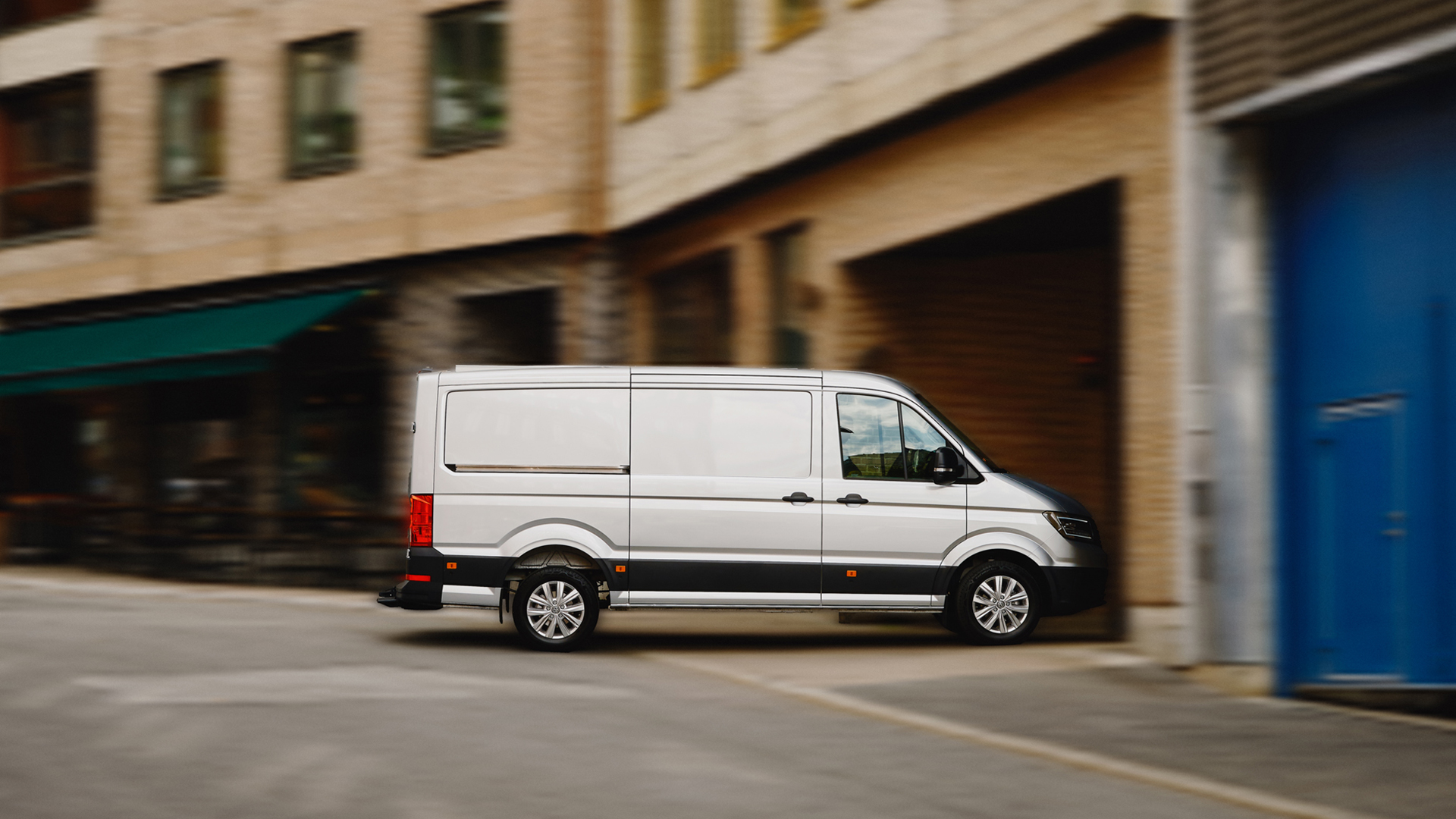 Crafter Compact Edition kör i stadsmiljö